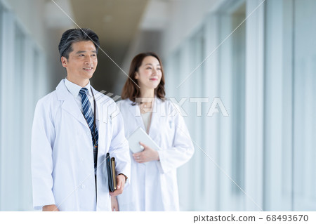 醫生,醫務工作者,女商人 醫生,醫務工作者,女商人 68493670