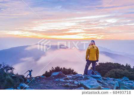 台灣高山湖泊-天使的眼淚 嘉明湖 向陽山日出 台灣高山湖泊-天使的眼淚 嘉明湖 向陽山日出 68493718