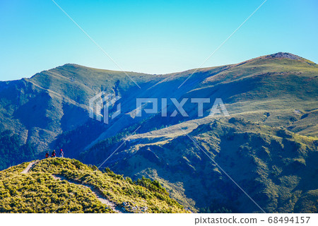 台灣高山湖泊-天使的眼淚 嘉明湖 登山步道 台灣高山湖泊-天使的眼淚 嘉明湖 登山步道 68494157