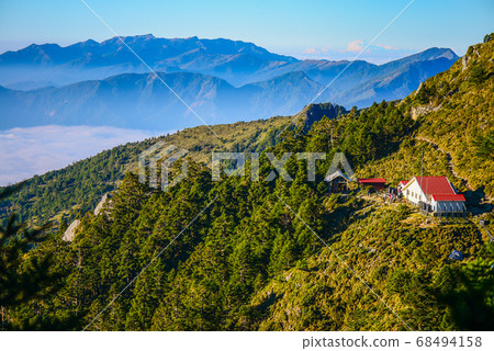 台灣高山湖泊-天使的眼淚 嘉明湖 登山步道 台灣高山湖泊-天使的眼淚 嘉明湖 登山步道 68494158