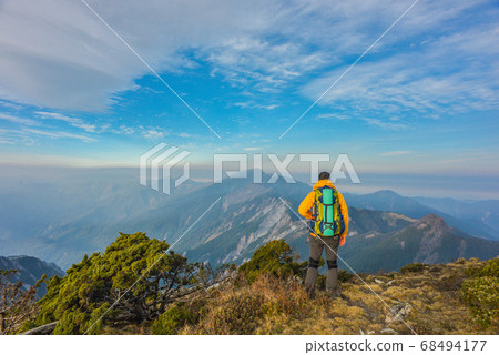 台灣高山湖泊-天使的眼淚 嘉明湖登山步道 台灣高山湖泊-天使的眼淚 嘉明湖登山步道 68494177