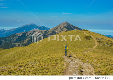 台灣高山湖泊-天使的眼淚 嘉明湖登山步道 台灣高山湖泊-天使的眼淚 嘉明湖登山步道 68494179