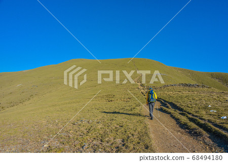 台灣高山湖泊-天使的眼淚 嘉明湖登山步道 台灣高山湖泊-天使的眼淚 嘉明湖登山步道 68494180
