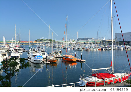 Yokohama Bayside Marina 68494259