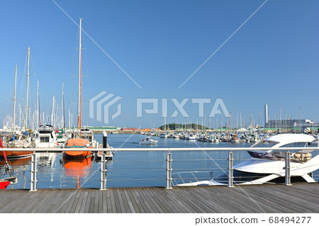 Yokohama Bayside Marina 68494277