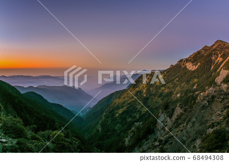 Taiwan Baiyue-Yushan Paiyun Villa Sunset and Dongpu Valley 68494308