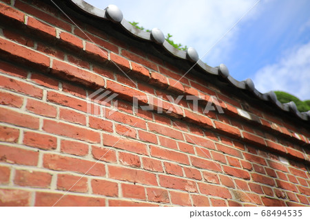 Old brick wall Old brick wall 68494535
