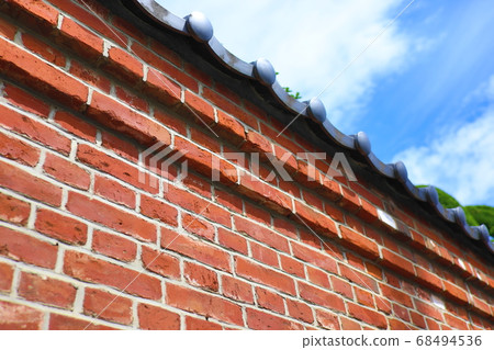 Old brick wall 68494536