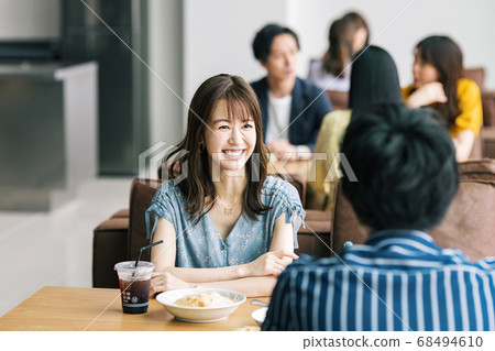 A woman dining at a cafe 68494610