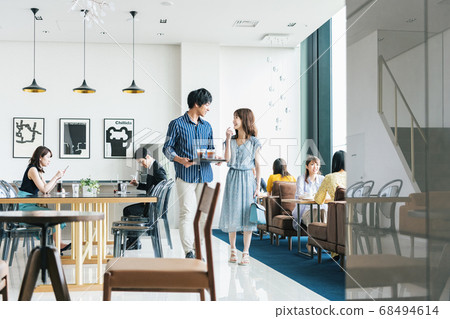 Men and women walking in the cafe 68494614