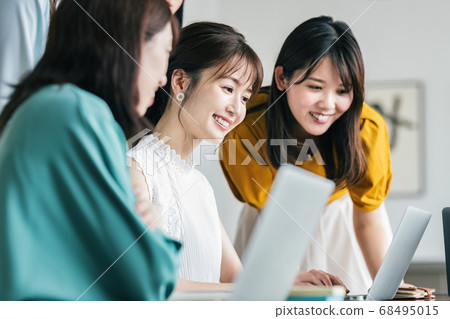 開會的職業女性 68495015