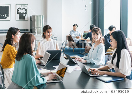 Meeting staff Meeting staff 68495019