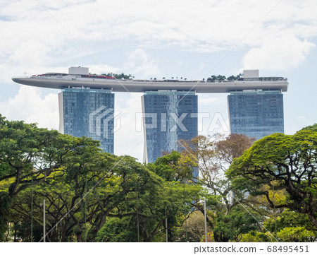 Cruise ship - Singapore 68495451