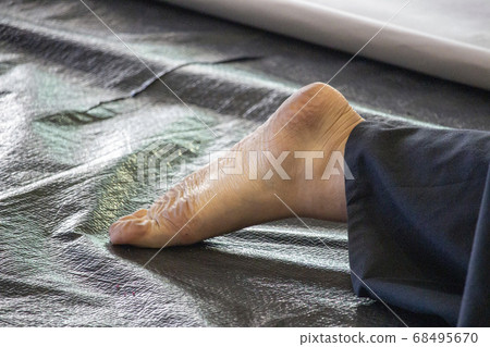 高中女生的腳底 68495670