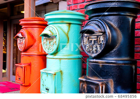 Glass warehouse tricolor post 68495856