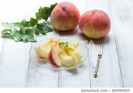 Cut peach Cut peach 68496985