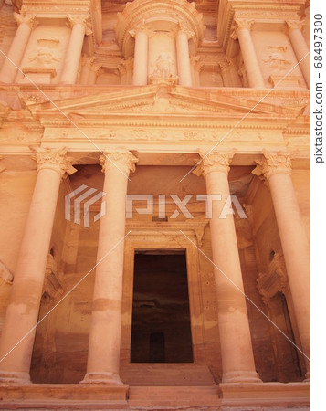 El Hazne at Petra Ruins 68497300