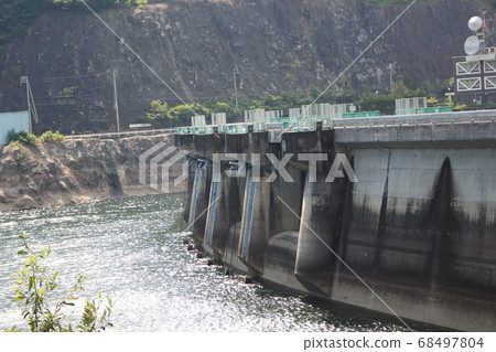 矢ha水壩湖邊 68497804