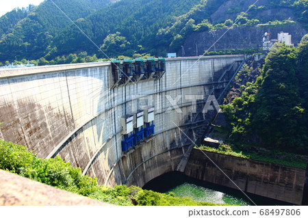 深綠色和矢ha水壩 68497806
