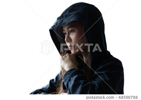 Portrait hacker woman thinking for stealing data Portrait hacker woman thinking for stealing data 68500788