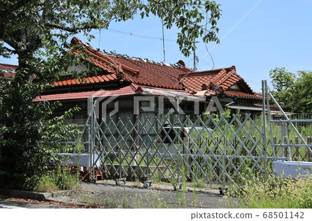 雙葉郡富岡町，滿是雜草的房子 68501142