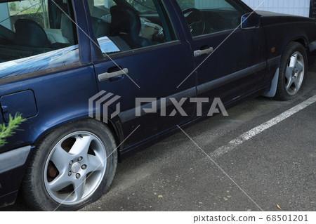Futaba-gun Tomioka-cho, a car that is abandoned and decays 68501201