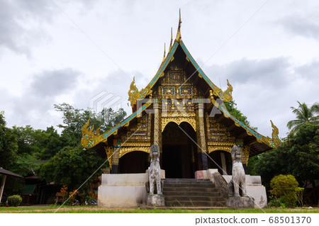 Wat buddha-en or wat Phuttha Eoen,A beautiful old temple in the middle of the valley in Mae Chaem District, Chiang Mai Province. Northern Thailand Wat buddha-en or wat Phuttha Eoen,A beautiful old temple in the middle of the valley in Mae Chaem District, Chiang Mai Province. Northern Thailand 68501370