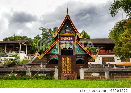 Wat buddha-en or wat Phuttha Eoen,A beautiful old temple in the middle of the valley in Mae Chaem District, Chiang Mai Province. Northern Thailand Wat buddha-en or wat Phuttha Eoen,A beautiful old temple in the middle of the valley in Mae Chaem District, Chiang Mai Province. Northern Thailand 68501372