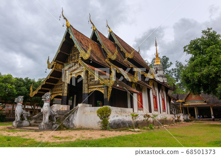 Wat buddha-en or wat Phuttha Eoen,A beautiful old temple in the middle of the valley in Mae Chaem District, Chiang Mai Province. Northern Thailand Wat buddha-en or wat Phuttha Eoen,A beautiful old temple in the middle of the valley in Mae Chaem District, Chiang Mai Province. Northern Thailand 68501373