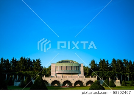 Modern temple 68502467