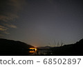Lake Shakunage and the starry sky 68502897