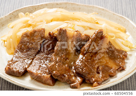 烤肉(使用“三角玫瑰”,肋骨的罕見部分,據說品質很高)。 烤肉(使用“三角玫瑰”,肋骨的罕見部分,據說品質很高)。 68504556