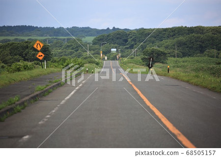 Hokkaido road (Sarobetsu wilderness in Hokkaido's abundant town) Hokkaido road (Sarobetsu wilderness in Hokkaido's abundant town) 68505157