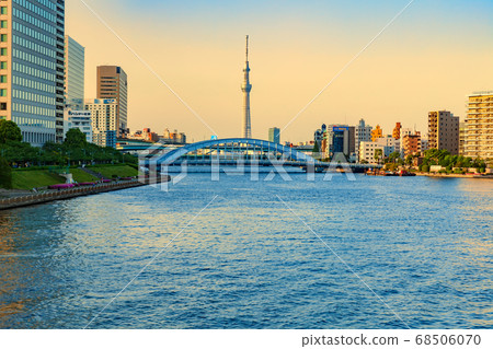 東京江邊晚上視圖 東京江邊晚上視圖 68506070