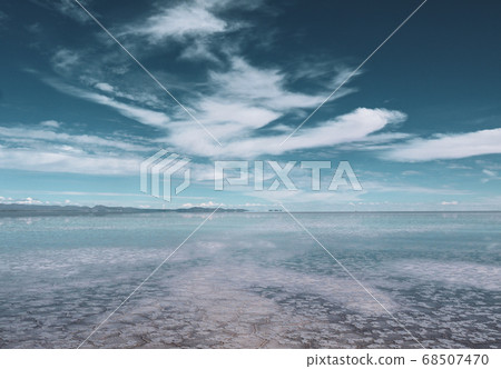 Endless landscapes with reflection like mirror of sky in Salar de Uyuni, Bolivia 68507470