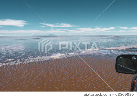 Vehicle tours for salt flats in Salar de Uyuni desert in Bolivia 68509050