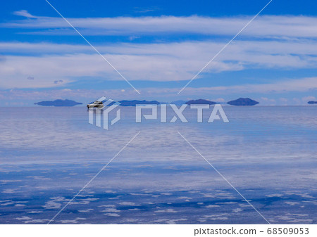 Vehicle tours for salt flats in Salar de Uyuni desert in Bolivia 68509053