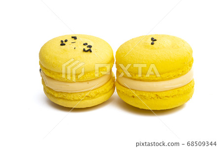 macaroon isolated macaroon isolated 68509344