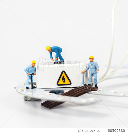 miniature worker with electronic 68509880
