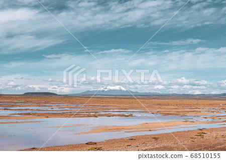 Endless landscapes with reflection like mirror of sky in Salar de Uyuni, Bolivia 68510155