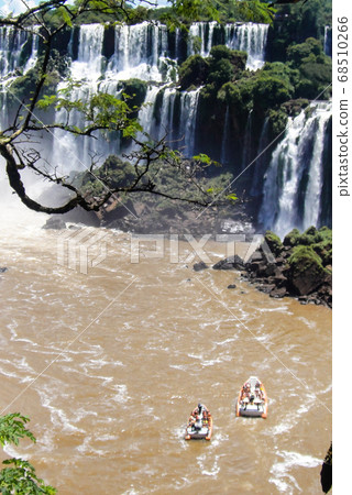 Iguazu Falls on the border of Brazil and Argentina Iguazu Falls on the border of Brazil and Argentina 68510266