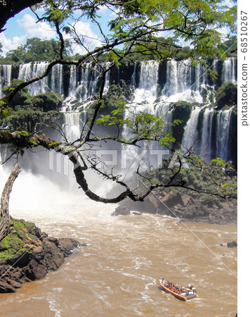 Iguazu Falls on the border of Brazil and Argentina Iguazu Falls on the border of Brazil and Argentina 68510267
