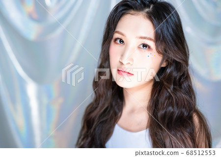 Woman colorful 68512553