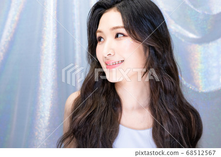 Woman colorful 68512567