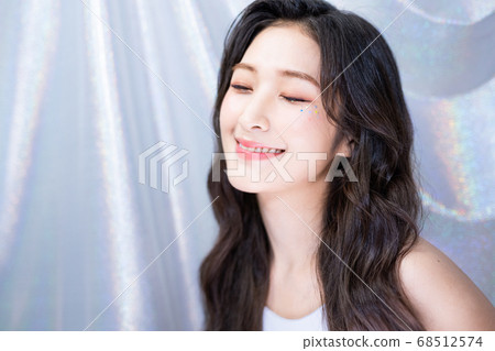 Woman colorful 68512574