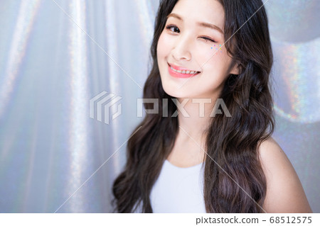 Woman colorful 68512575