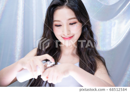 Woman colorful 68512584