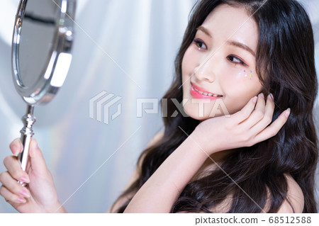 Woman colorful 68512588