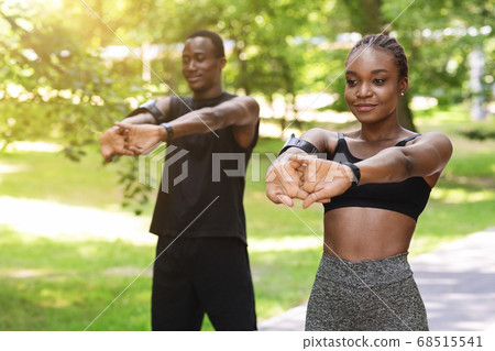 Healthy Lifestyle Concept. Black millennial couple doing sport outdoors together Healthy Lifestyle Concept. Black millennial couple doing sport outdoors together 68515541