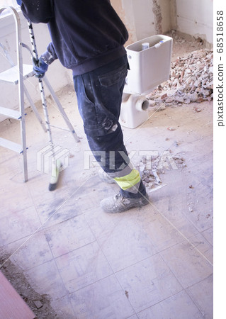 Refurbishment building site works in house Refurbishment building site works in house 68518658